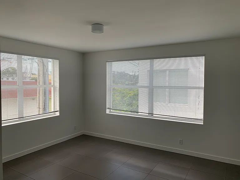 337 NW 12th Ave #6 — Photo 7