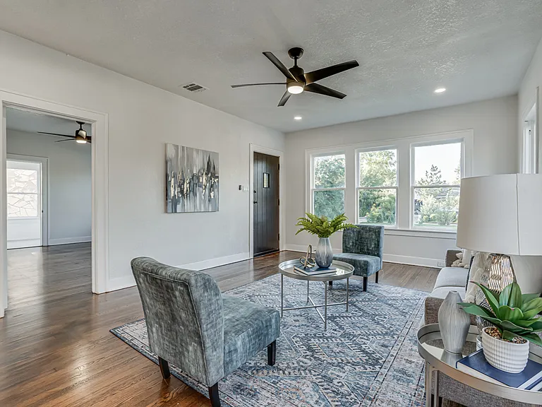 2035 W Summit Ave — Photo 7