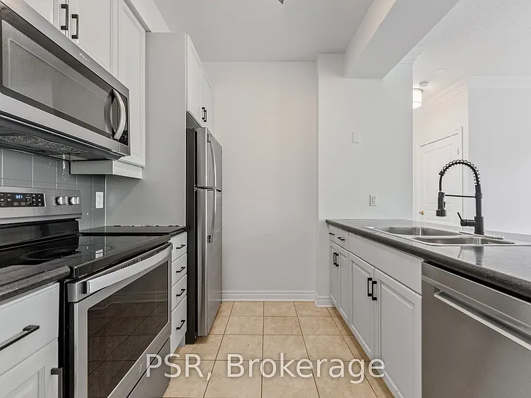 9 Boardwalk Dr #423 — Photo 2