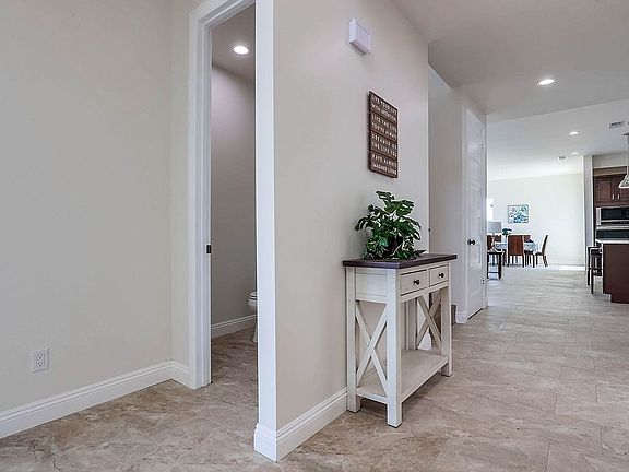 5th image of 1076 Circle Dr