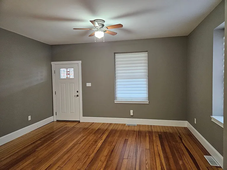 715 W 2nd St — Photo 12