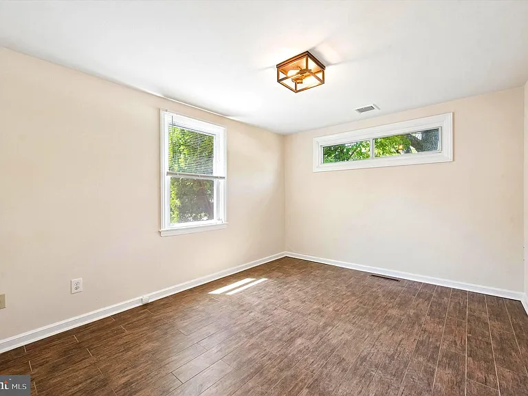 624 Cresson Ln — Photo 17