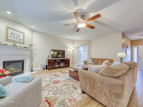 4th image of 1000 Paxton Dr
