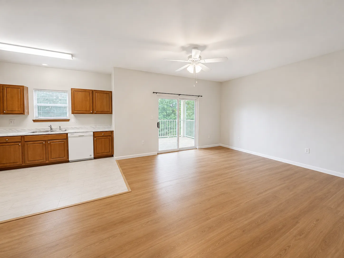 2 bed, 1.5 bath, 1000 sqft, $1,370 — Photo 3