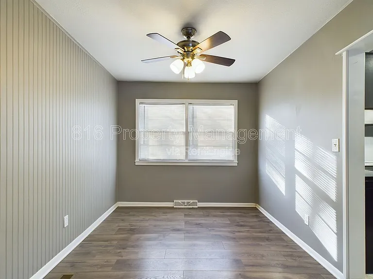 5012 S Grand Ave — Photo 4