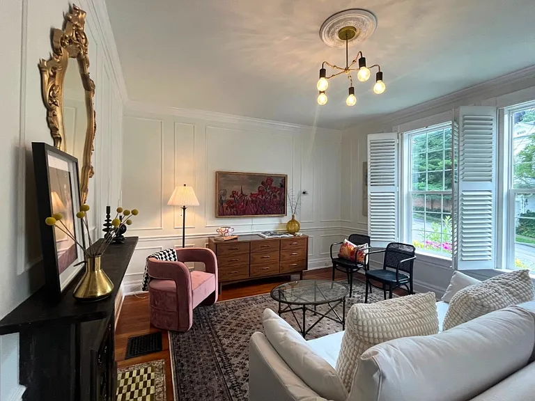 2124 Herrick Ave — Photo 5