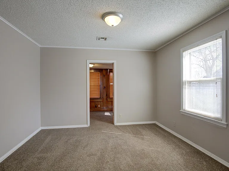 1325 S Delaware Ave — Photo 25