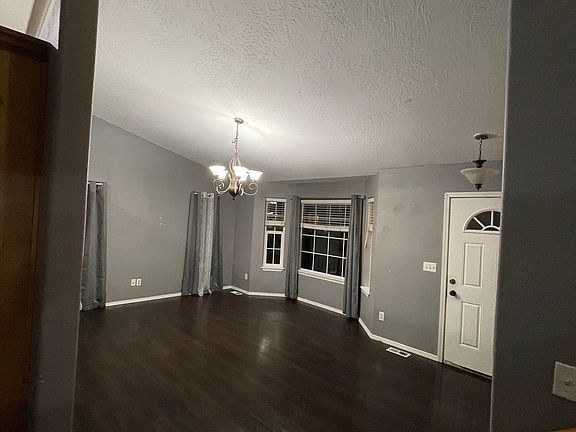 2nd image of 812 Justin Ave