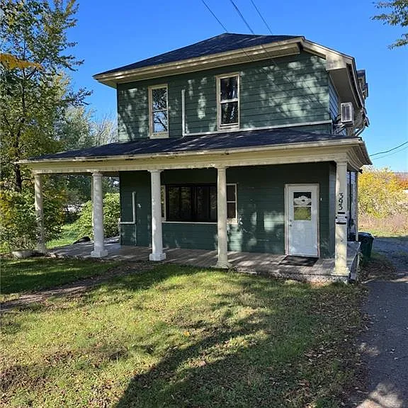 393 Adelaide St — Photo 1