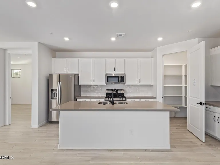 21301 W Roanoke Ave — Photo 17