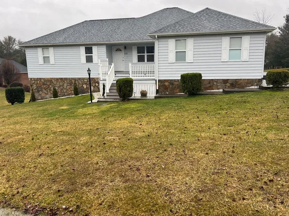 115 Old White Ter, Lewisburg, WV 24901