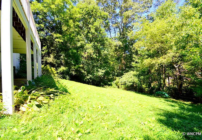 17 Laurel Park Dr — Photo 16
