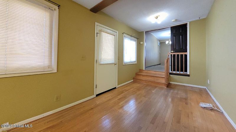 3rd image of 35 Tulip St Street