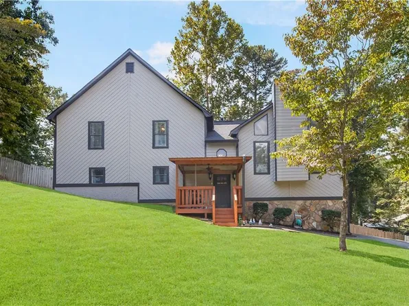 132 Woods Ct, Dallas, GA 30157