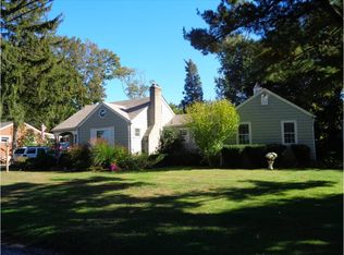 12 Shore Dr, Warren, RI 02885