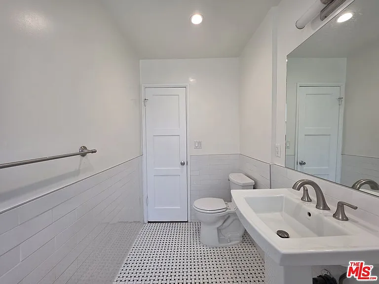 102 Gaviota Ave #106 — Photo 32