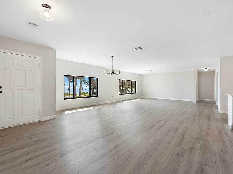 4003 S Indian River Dr — Photo 5