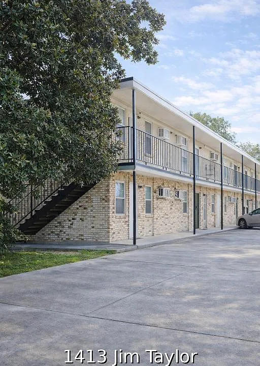 1413 Jim Taylor Dr #211