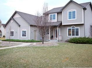 8715 Jody Cir S, Cottage Grove, MN 55016
