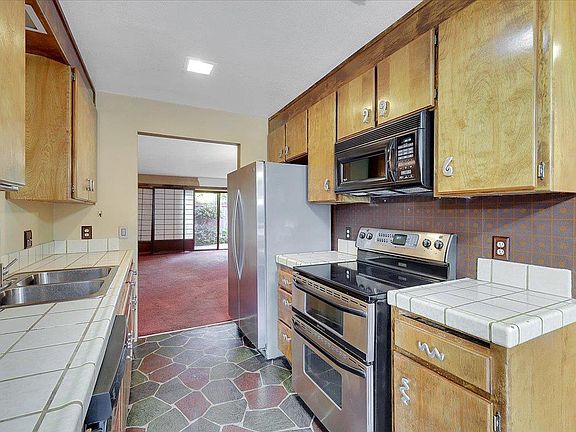 5th image of 750 Lincoln Rd APT 8