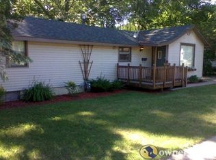 702 Berlin St, Waupaca, WI 54981