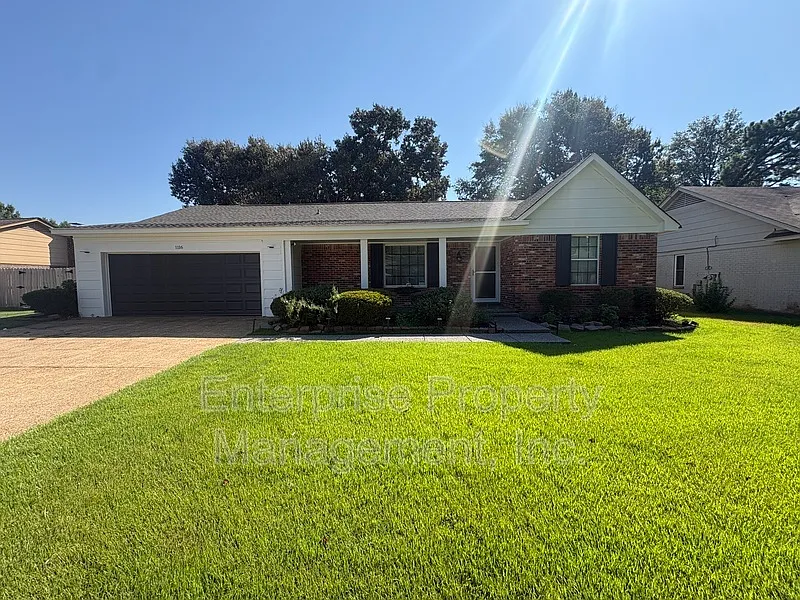 3 bed, 2.0 bath, 1897 sqft, $2,295 — Photo 1