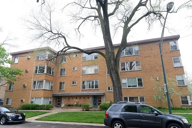 7404 N Sheridan Rd #3 photo 1