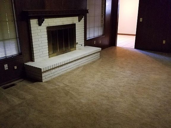 4th image of 11809 Hastings Ave