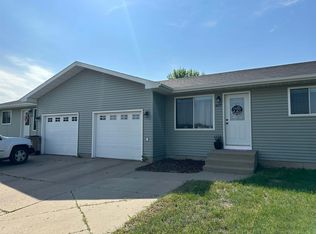 3225 11th St SW, Minot, ND 58701