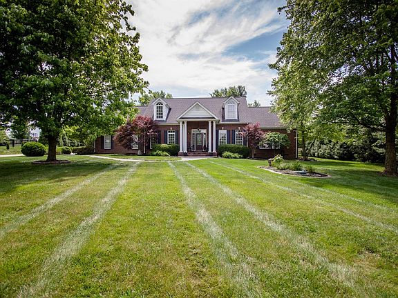 3rd image of 118 Mill Springs Cir
