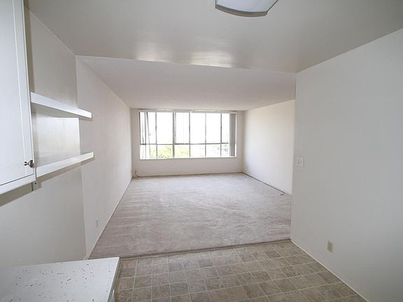 5th image of 525 N San Mateo Dr APT 102