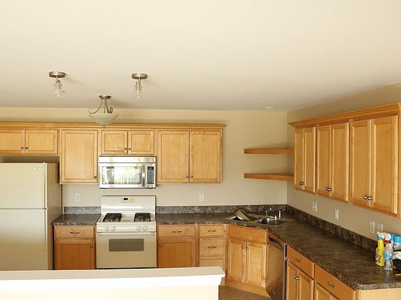 5th image of 501 Swan Dr