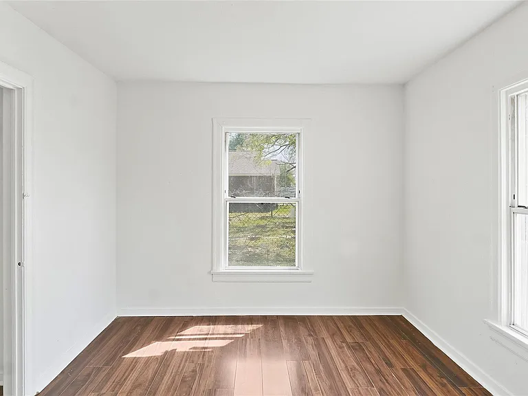 410 Clinton Park St — Photo 6