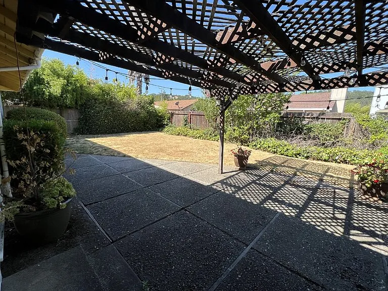 25 El Camino Dr — Photo 12