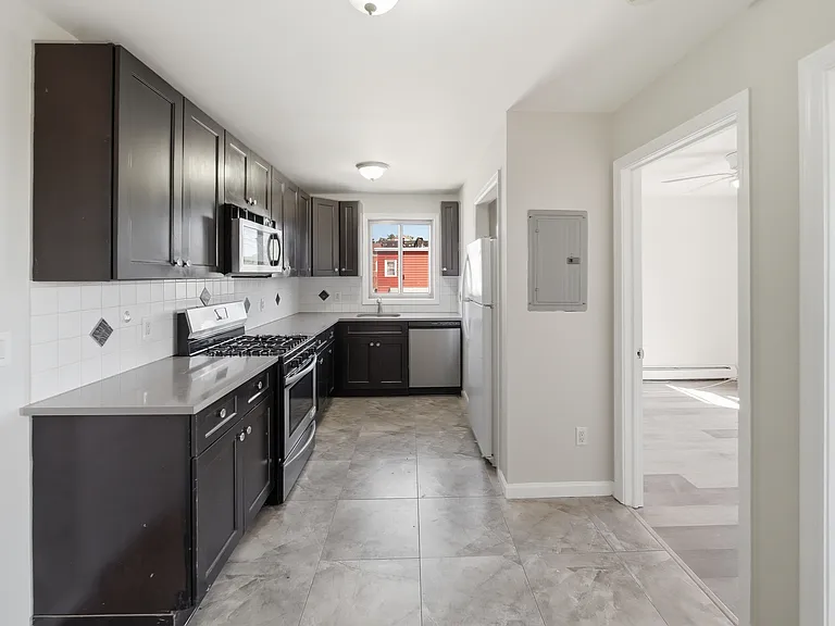 35 Columbia Ave #3A — Photo 4