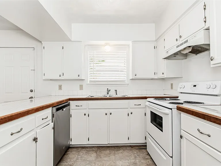 11050 Wyatt St — Photo 11