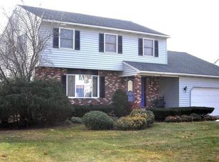 5 Debbie Marie Ct, Schenectady, NY 12309