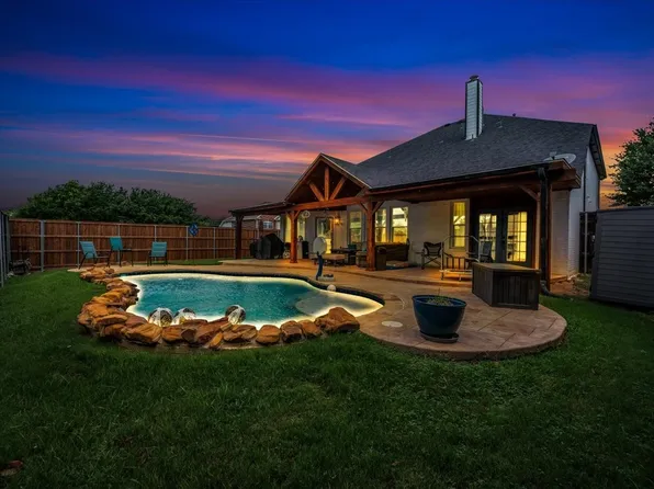 1700 Sunflower Dr, Corinth, TX 76210