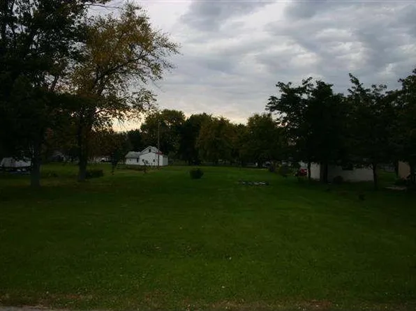 423 W Boundary St, Stanford, IL 61774