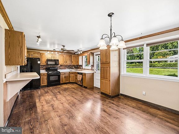 5th image of 4899 Jackson Dr