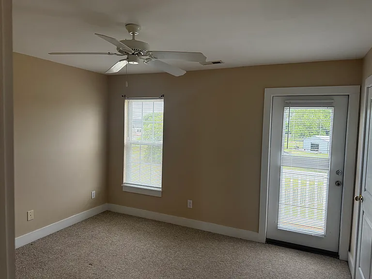 290 Twin Oaks Dr #B — Photo 2