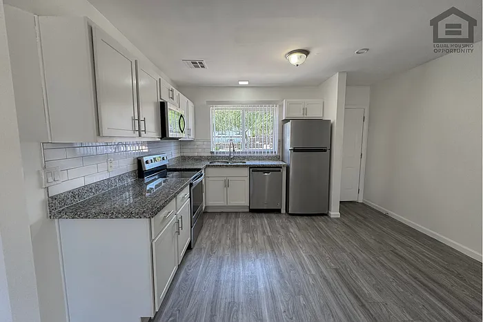 1346 E Willetta St #2 — Photo 11