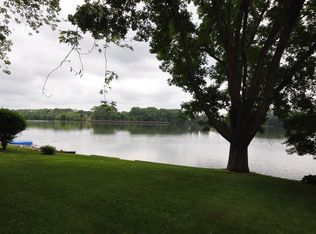 3945 Crystal Lake Blvd, Robbinsdale, MN 55422