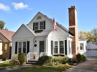 2372 N 86th St, Wauwatosa, WI 53226