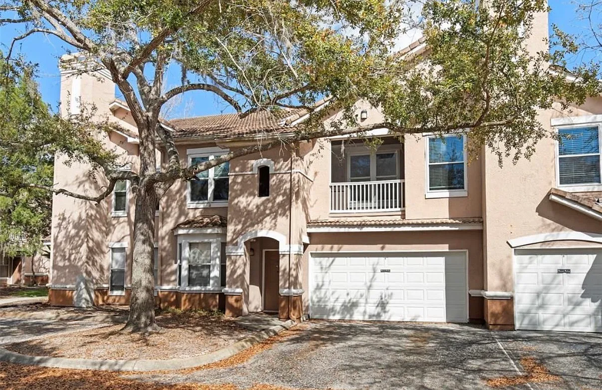 3 bed, 1476 sqft, $2,400 — Photo 1