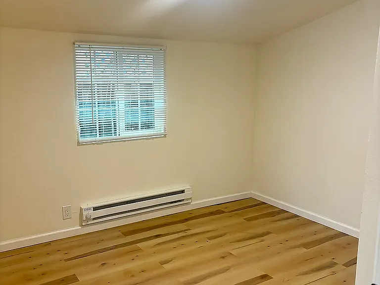 308 Richmond Ave #B — Photo 9