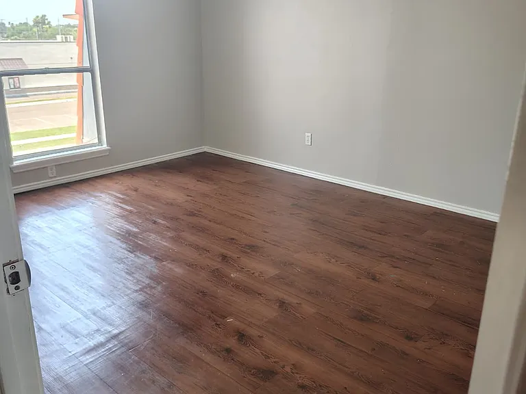 1 st bedroom