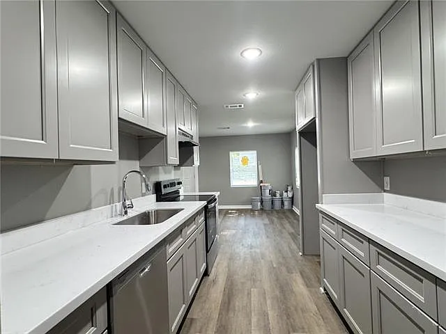 135 Rosewood Dr — Photo 5