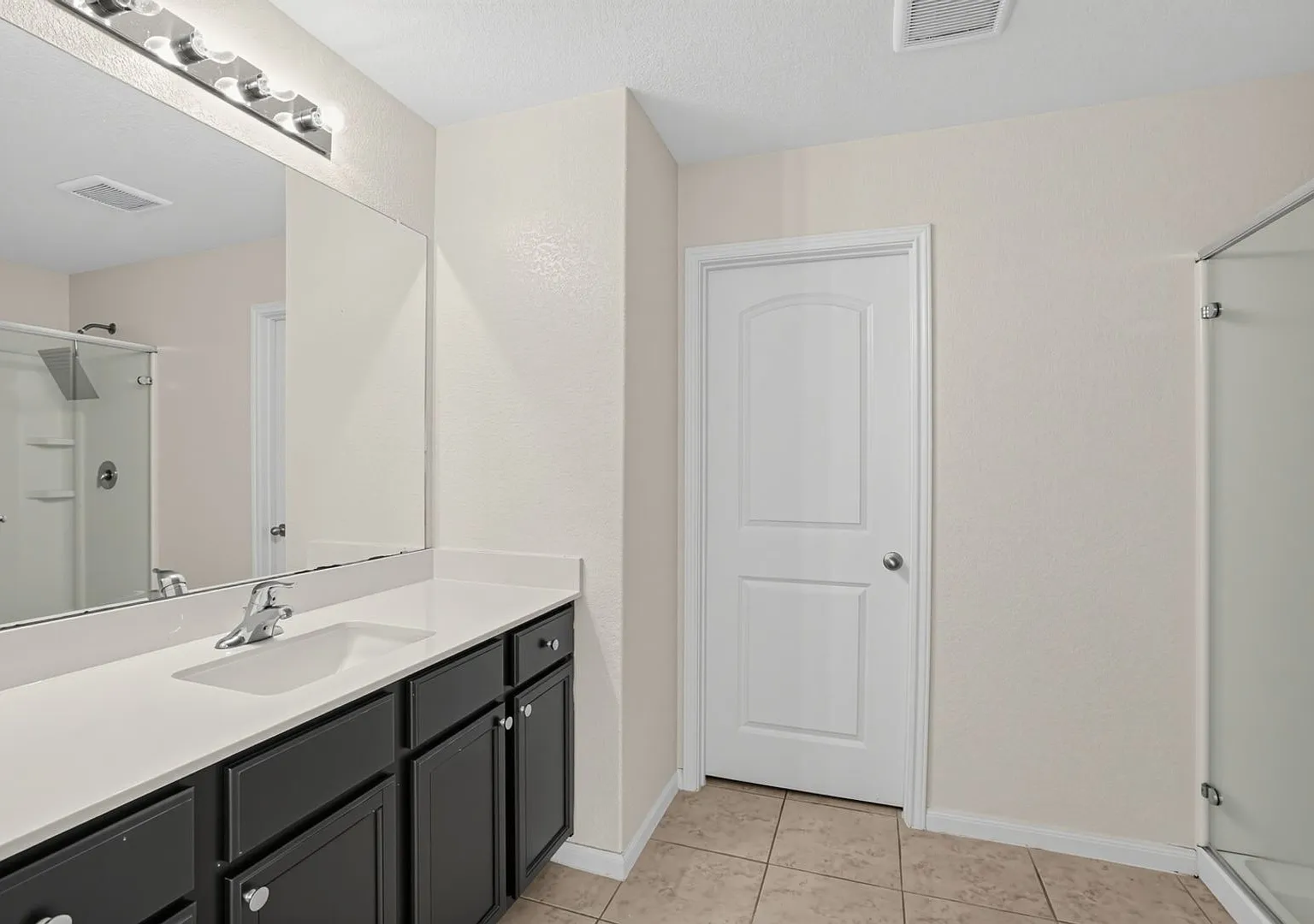 Spacious 4BR House in Manor — Photo 4