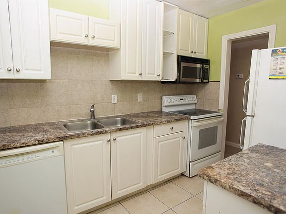 4th image of 5931 Redberry Ln